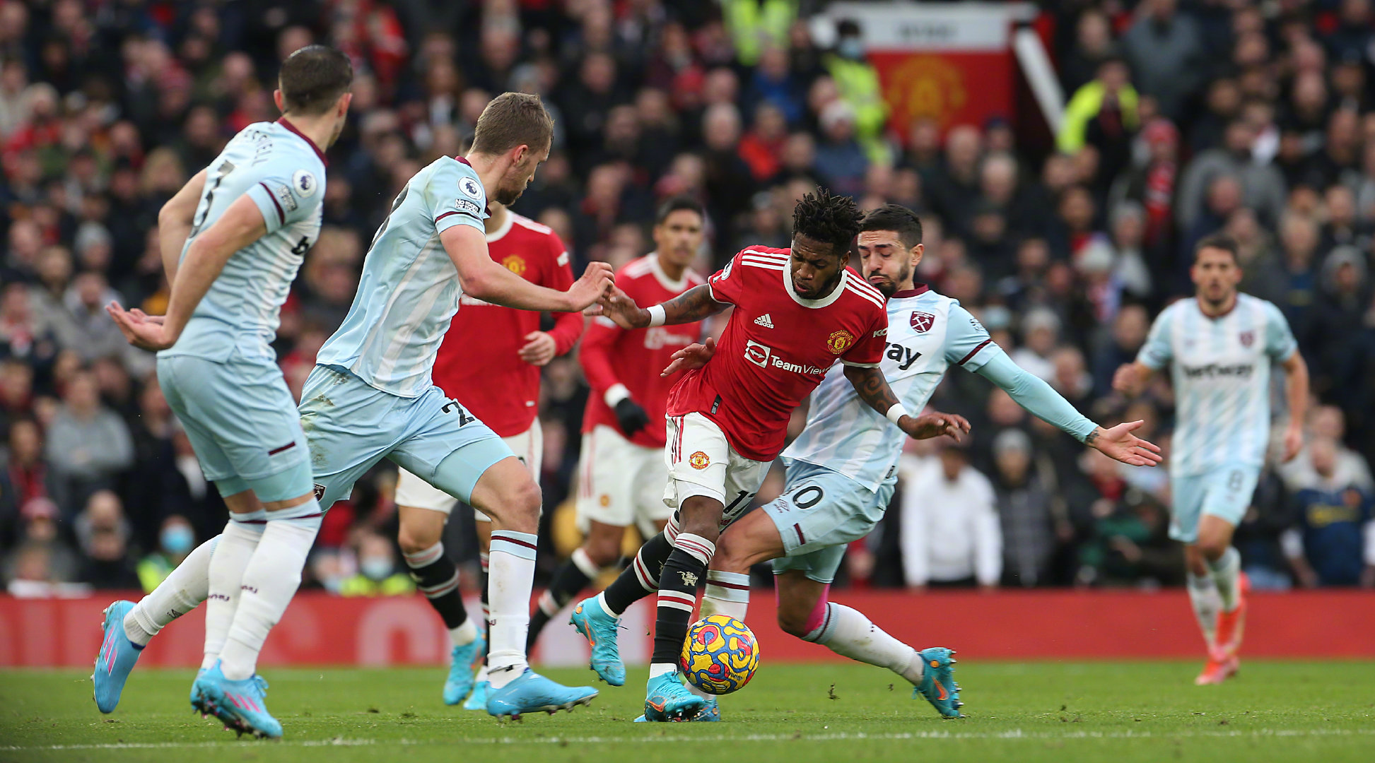 球迷通过购 球迷通过购